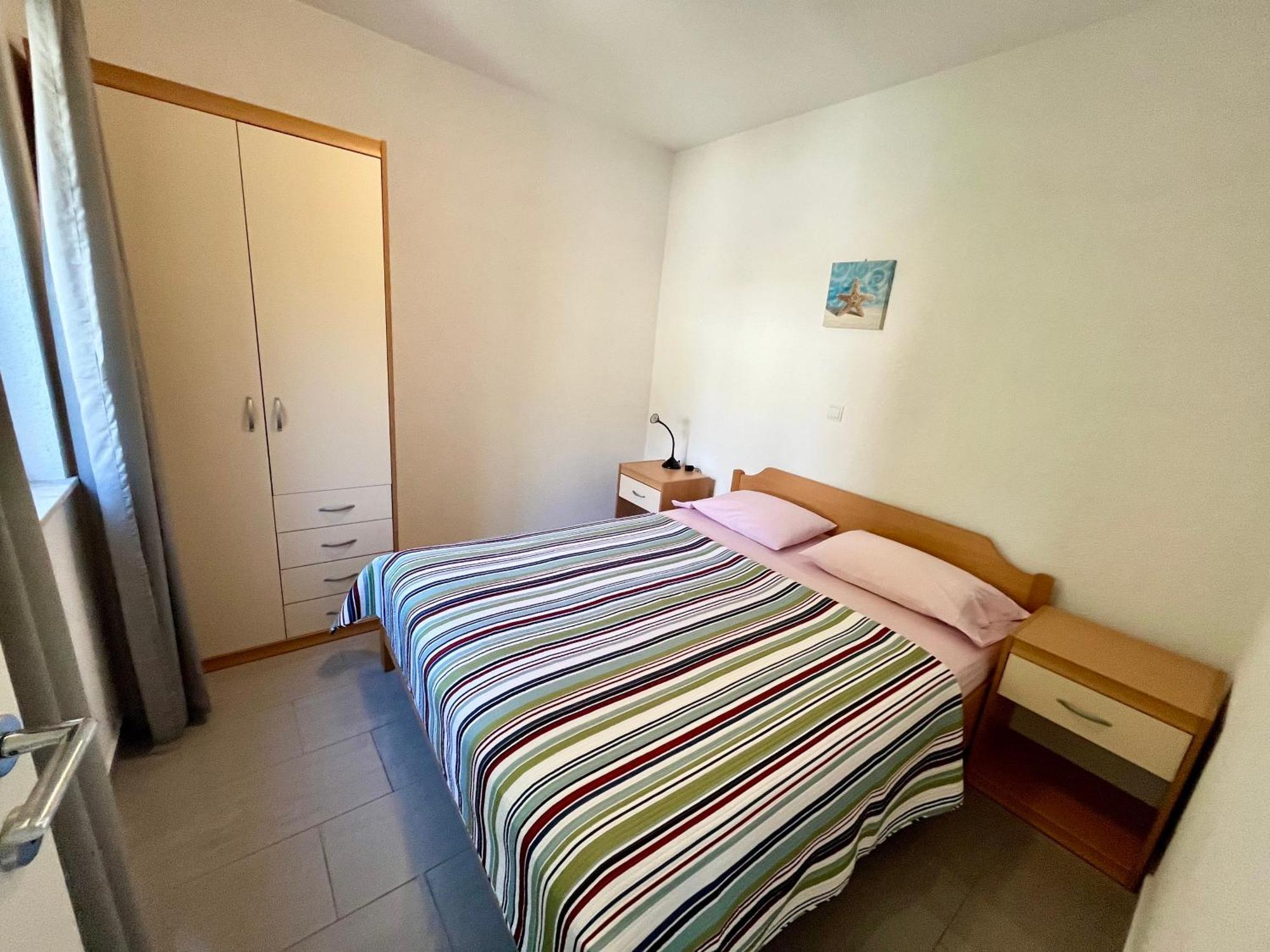 Paradise Apartments - Robinson Getaway Gdinj Ngoại thất bức ảnh