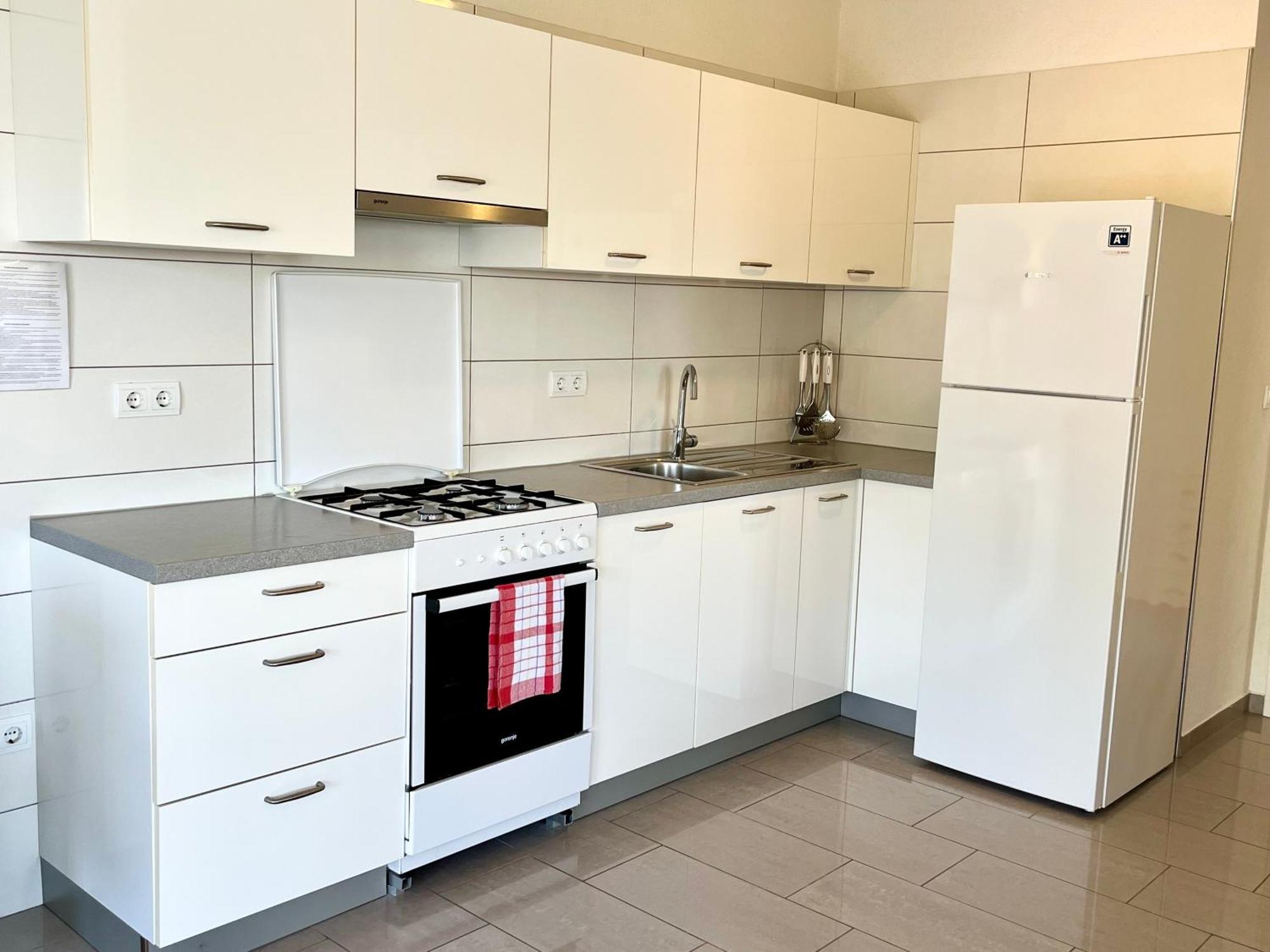 Paradise Apartments - Robinson Getaway Gdinj Ngoại thất bức ảnh