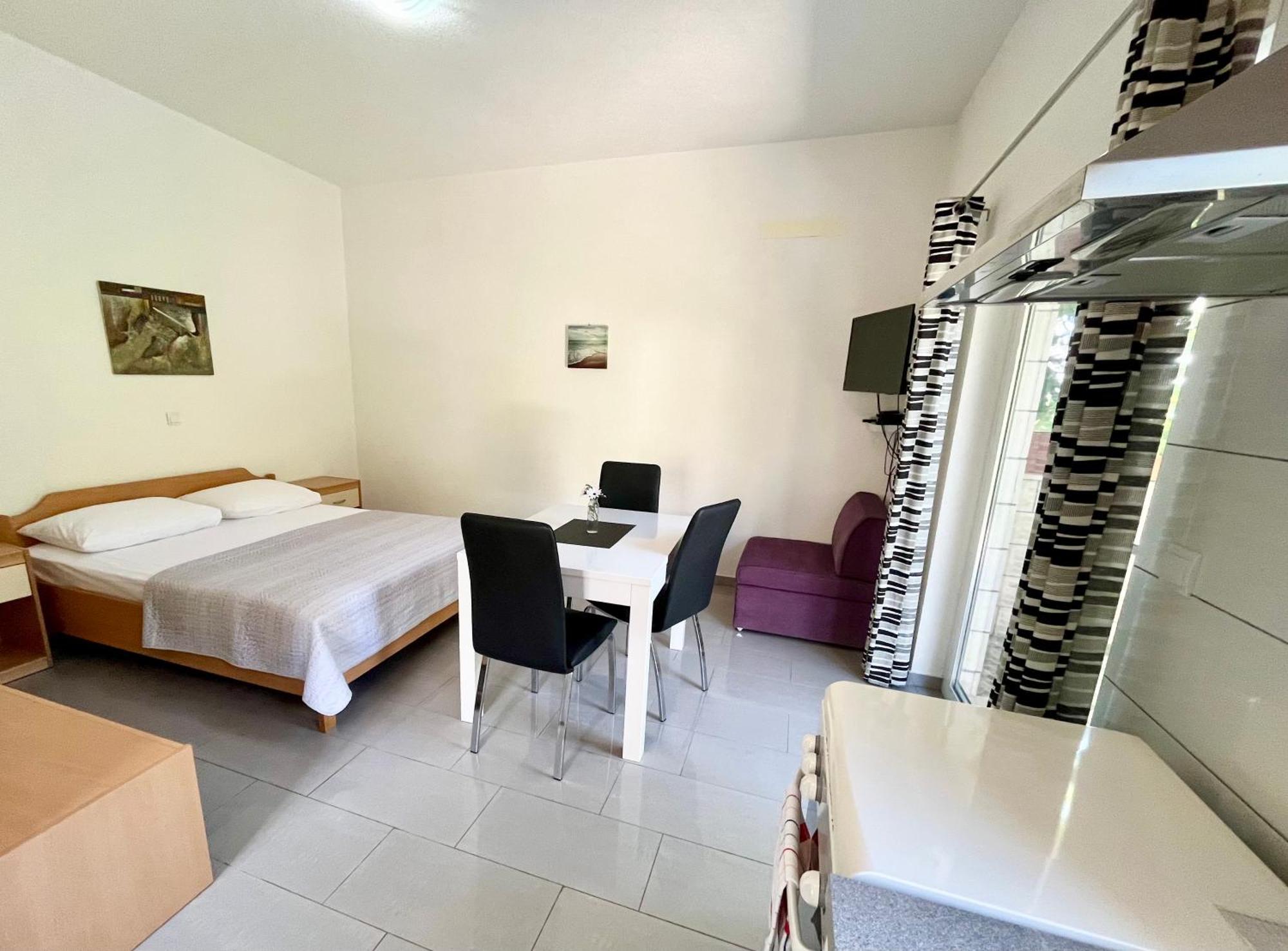 Paradise Apartments - Robinson Getaway Gdinj Ngoại thất bức ảnh