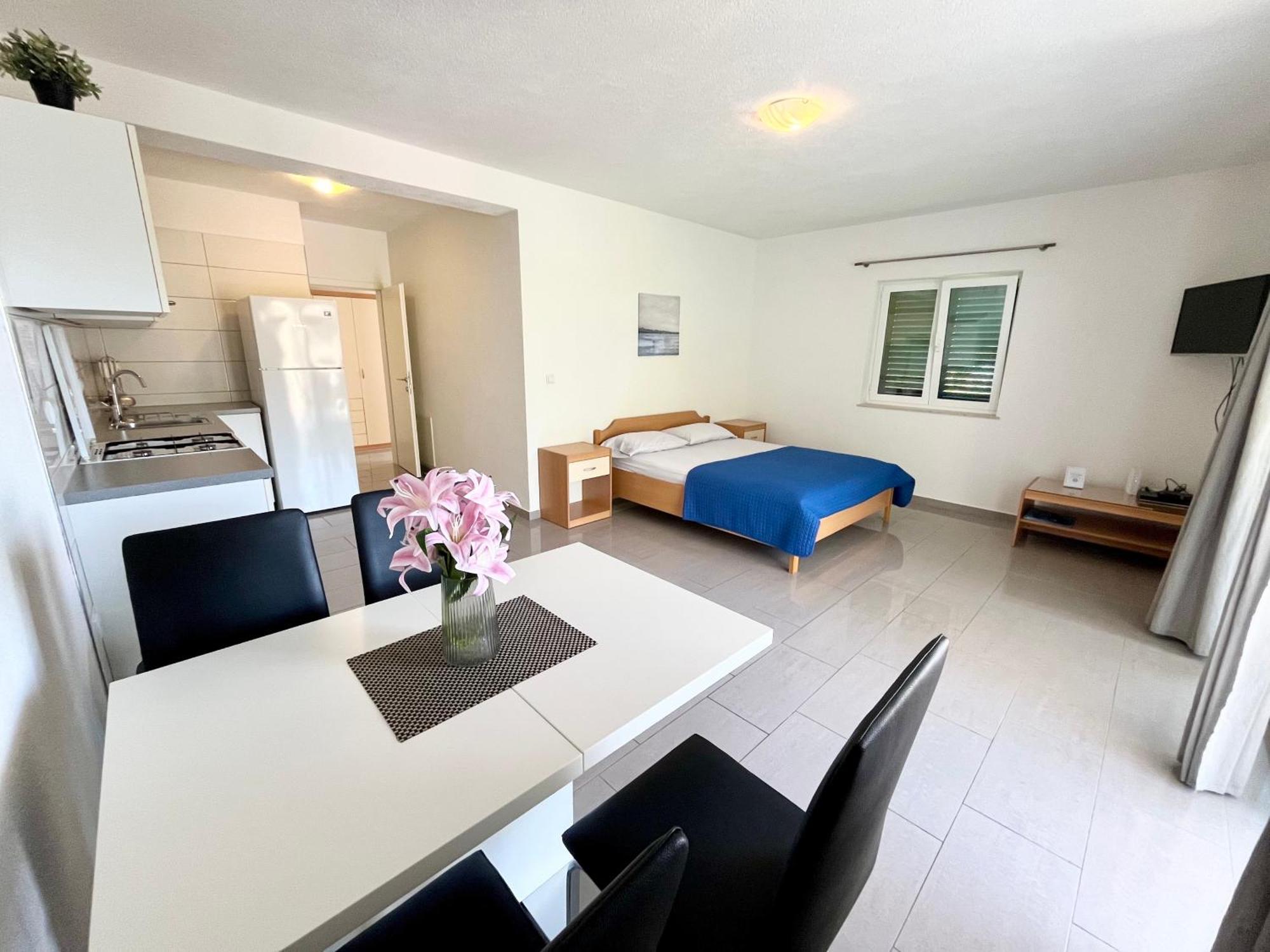 Paradise Apartments - Robinson Getaway Gdinj Ngoại thất bức ảnh