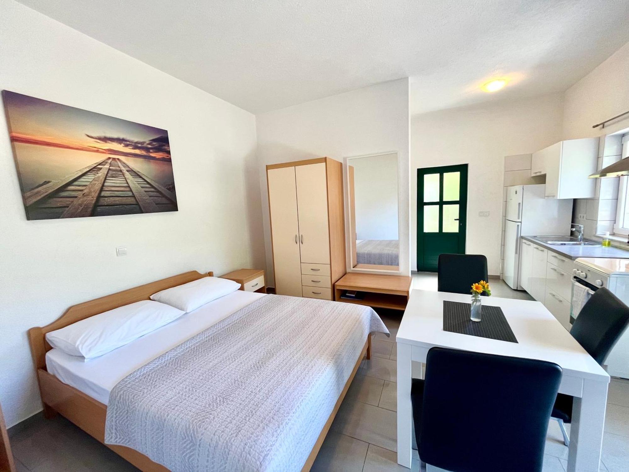Paradise Apartments - Robinson Getaway Gdinj Ngoại thất bức ảnh