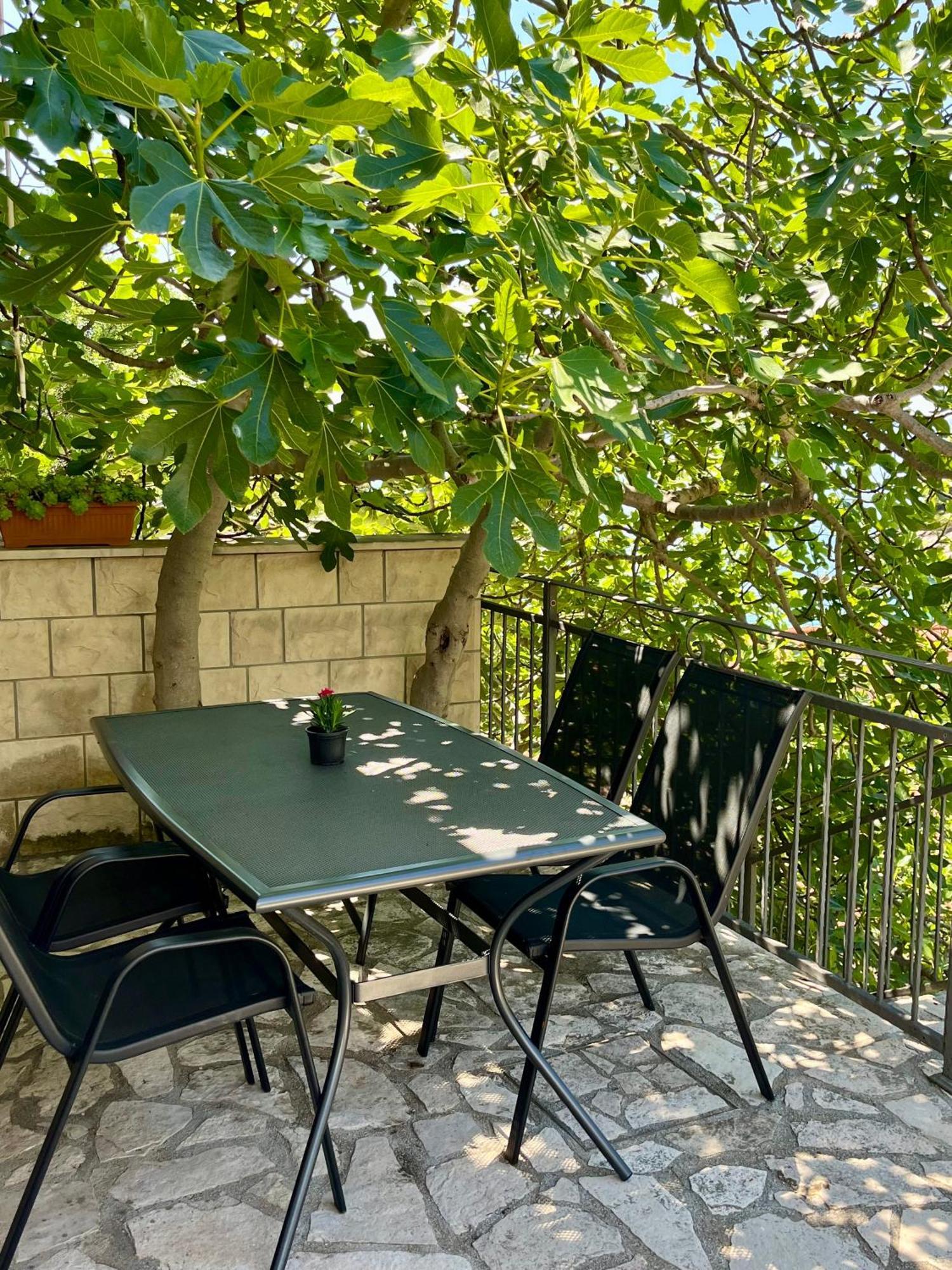 Paradise Apartments - Robinson Getaway Gdinj Ngoại thất bức ảnh