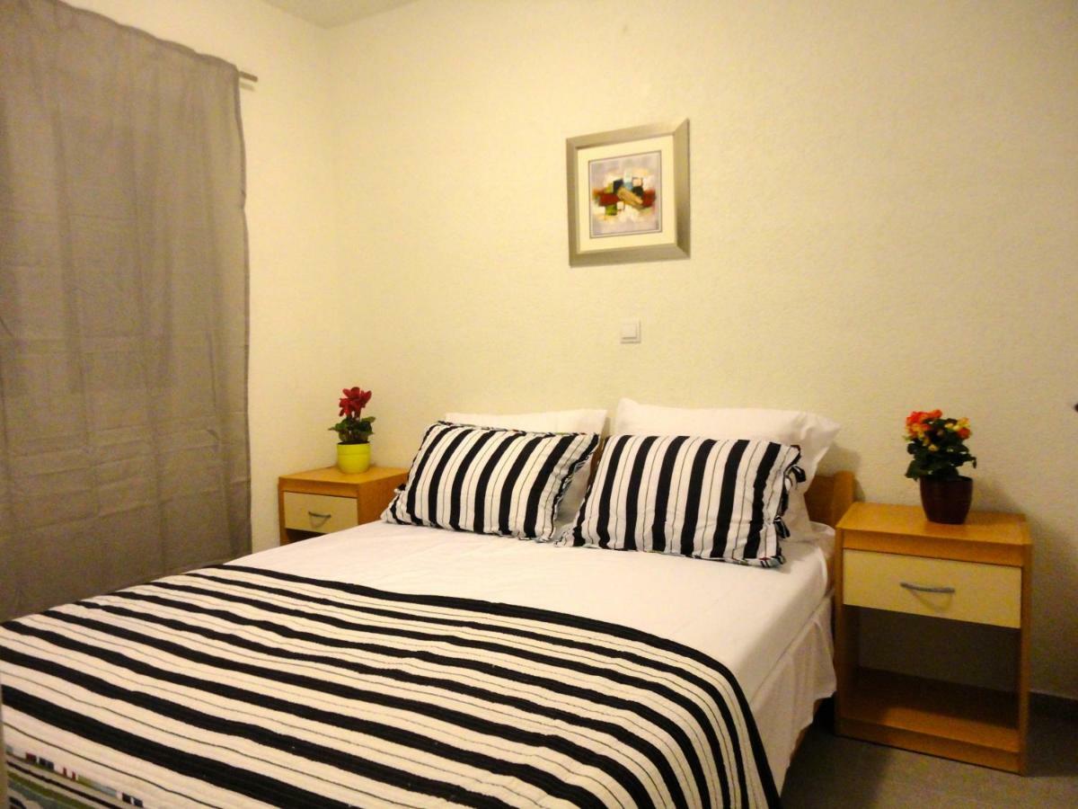 Paradise Apartments - Robinson Getaway Gdinj Ngoại thất bức ảnh