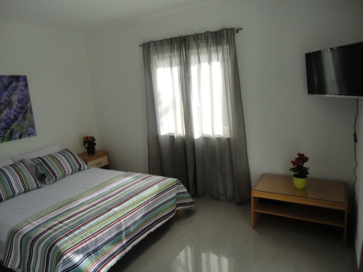 Paradise Apartments - Robinson Getaway Gdinj Ngoại thất bức ảnh