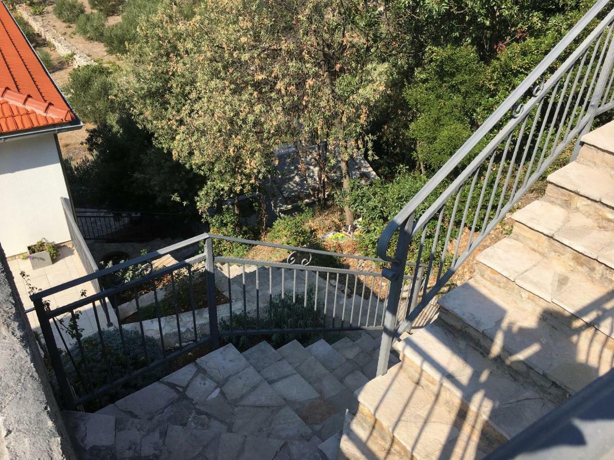 Paradise Apartments - Robinson Getaway Gdinj Ngoại thất bức ảnh